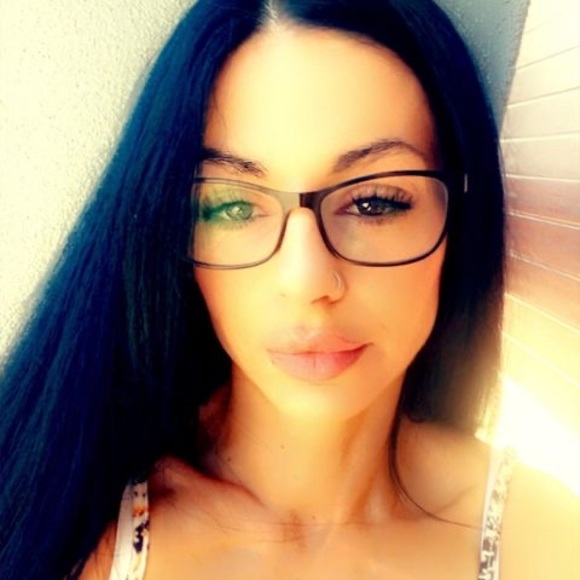 Meet your Posher, Nikki - Picture 1 of 1